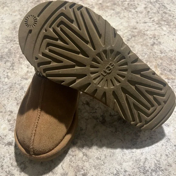 UGG Tan Suede Slip-On Mules Tazman kids size - Picture 3 of 4